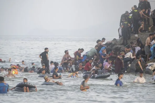 1日で6万人が押し寄せ、死者86人…EU内で大ゲンカ勃発