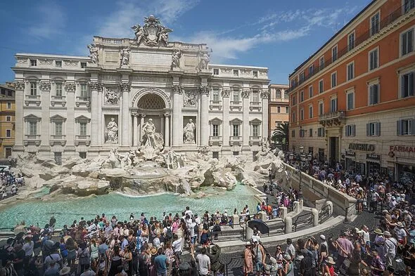 イタリア全27都市に最高警戒レベル、39度超で死者も…観光客は噴水に殺到