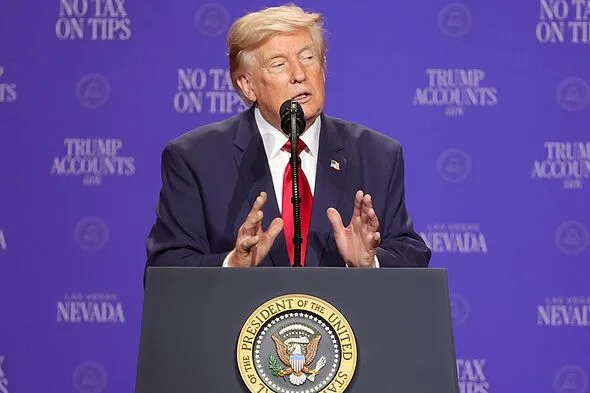 トランプ大統領のおむつ疑惑再燃、広報官の1枚が引き金に