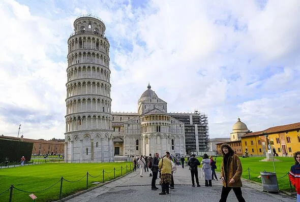 またもイタリア揺れる…ピサで震度4.3、観光客パニックも斜塔は無傷