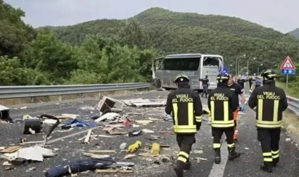 イタリア観光地でバスがキャンピングカーと正面衝突、6人死亡26人負傷