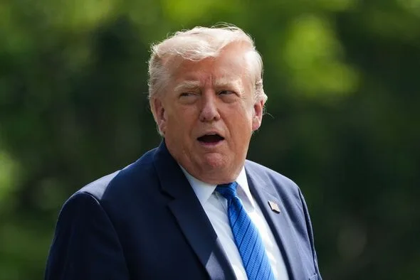 トランプ大統領、週末にもイラン攻撃か？米国民に「いつでも逃げられる準備を」